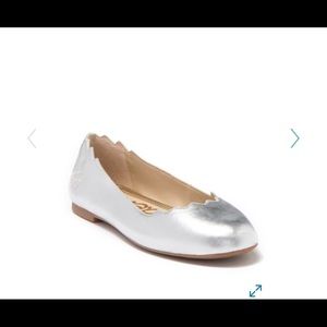 Sam Edelman finnegan silver scalloped flat
